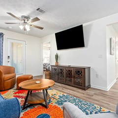 New Sweet Home AU-2 Minutes to Downtown and Stadium