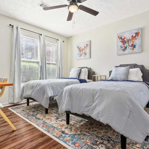 Room #2 in 4 room condo - Image 1